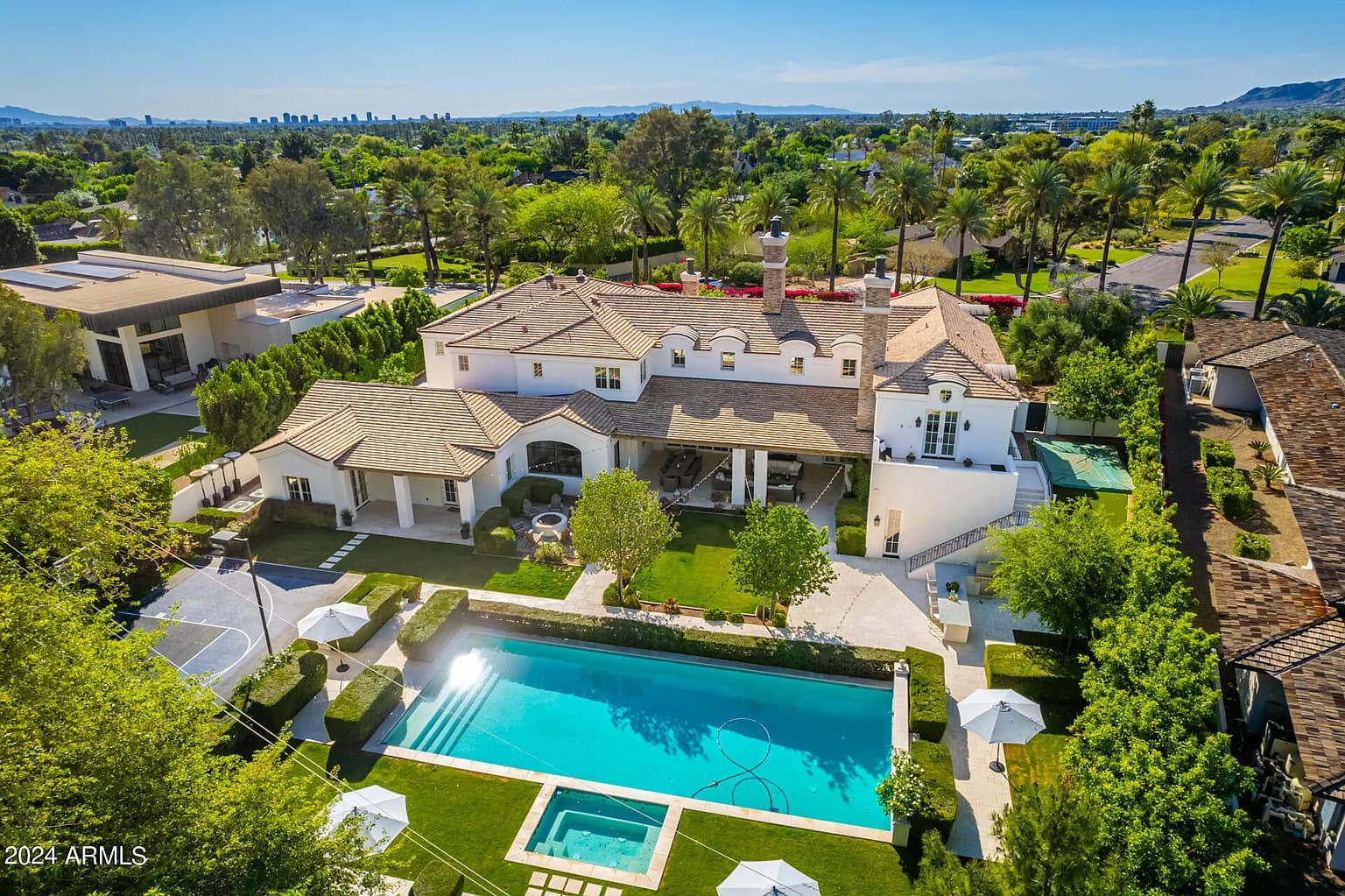 Aerial view of an Arizona residential community